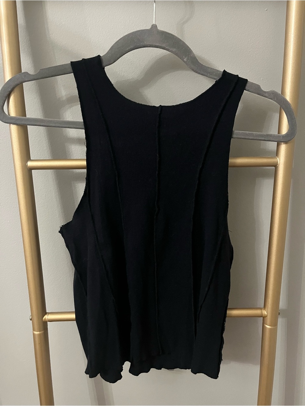 Design Lab Medium Black Ribbed Sleeveless Tank Top | Exposed Seam Knit
